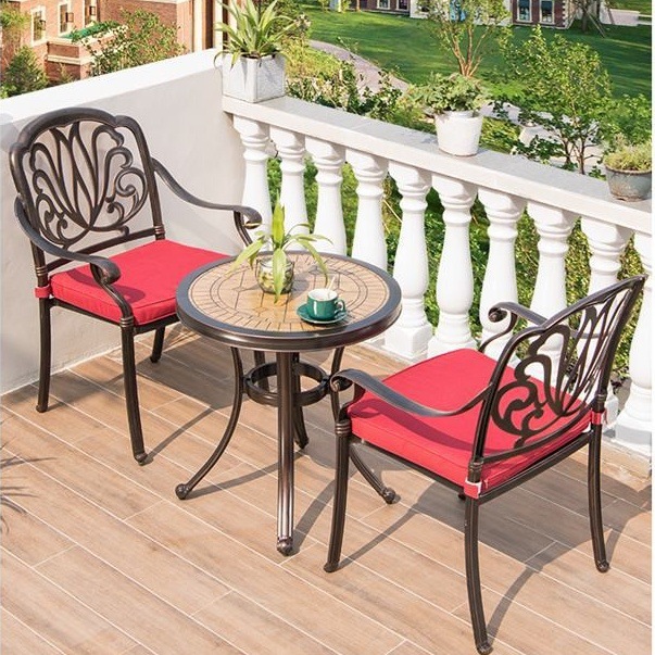 Stół i krzesła z odlewanego al – Outdoor Furniture One Piece recenzja i cena